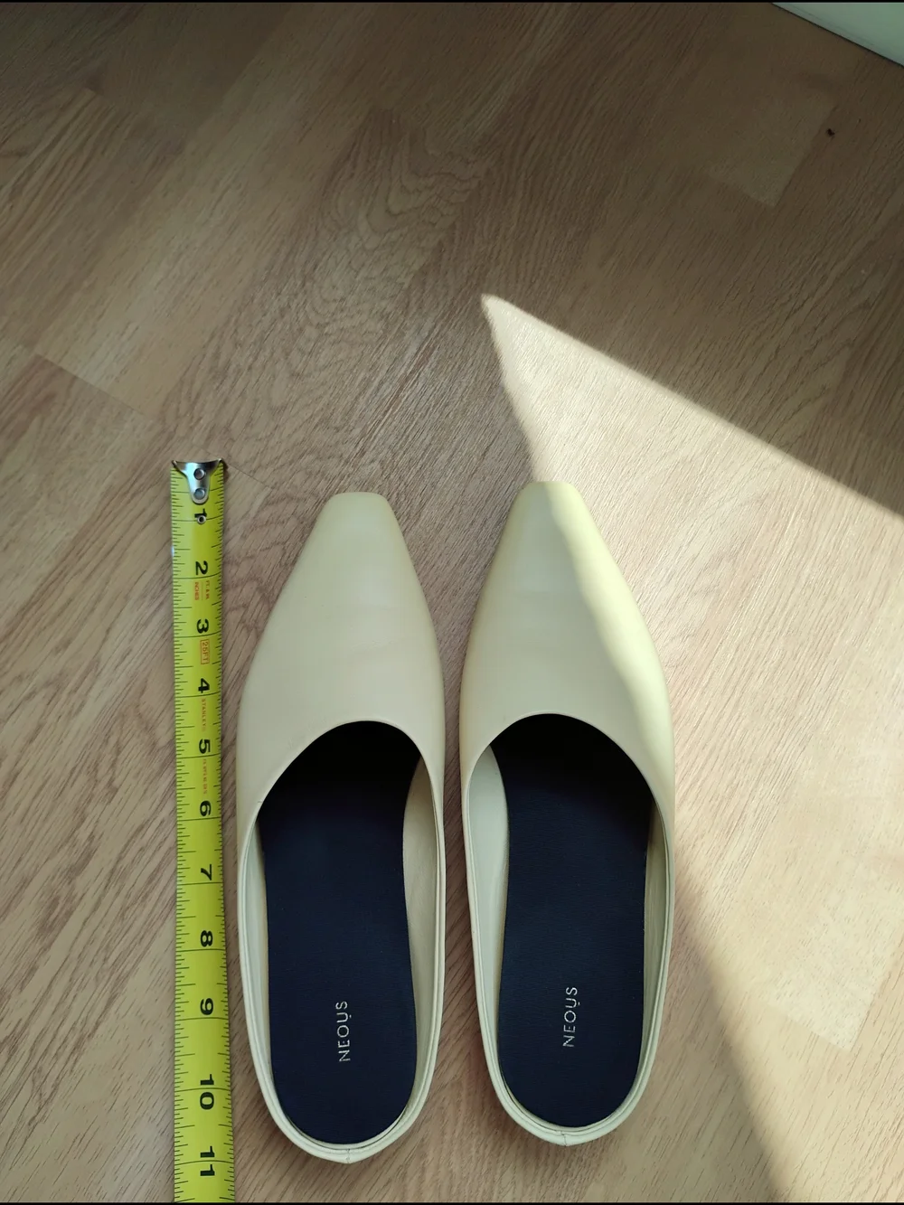 NEOUS Alba leather mules in 